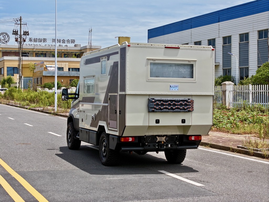 05.jpg